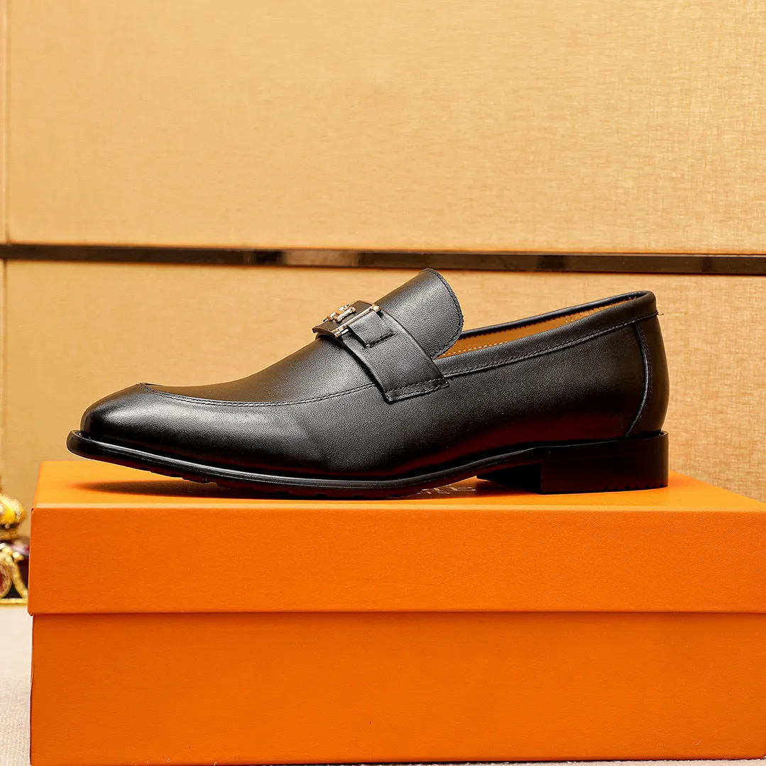 Men's shoes 💰442 💐 Product trademark: HERMES "Hermès" casual leather shoes Regular size: 38-44 (45🉑️customized) Product materials: Selected imported first-layer calfskin upper + luxury hardware buckle, imported water-dyed 🐂 cowhide lining. Strong three-dimensional visual effect, combined outsole Color: 1⃣️color optional